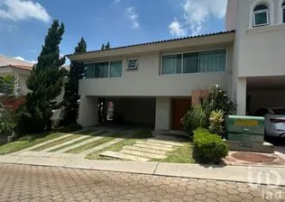 NEX-285918 - Casa en Venta, con 3 recamaras, con 3 baños, con 335 m2 de construcción en Virreyes Residencial, CP 45110, Jalisco.