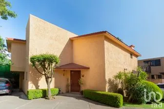 NEX-159403 - Casa en Venta, con 3 recamaras, con 3 baños, con 210 m2 de construcción.