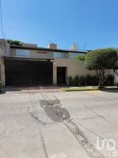 NEX-203689 - Casa en Venta, con 3 recamaras, con 3 baños, con 440 m2 de construcción en Lomas de Tecamachalco, CP 53950, México.
