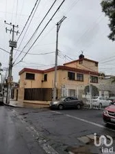 NEX-252434 - Casa en Venta, con 3 recamaras, con 2 baños, con 233 m2 de construcción en Militar Marte, CP 08830, Ciudad de México.