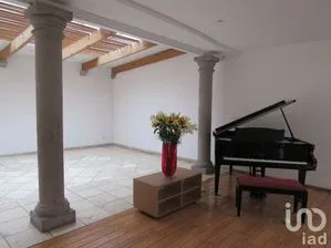 NEX-45387 - Casa en Venta, con 4 recamaras, con 4 baños, con 430 m2 de construcción.