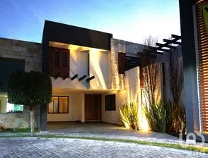 NEX-263382 - Casa en Venta, con 4 recamaras, con 5 baños, con 383 m2 de construcción en Bello Horizonte, CP 72170, Puebla.