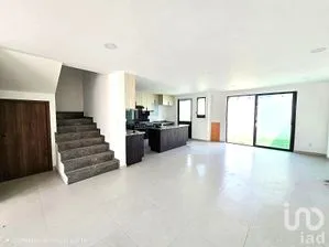 NEX-307927 - Casa en Venta, con 4 recamaras, con 3 baños, con 224 m2 de construcción.