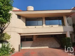 NEX-168814 - Casa en Venta, con 3 recamaras, con 3 baños, con 418 m2 de construcción.