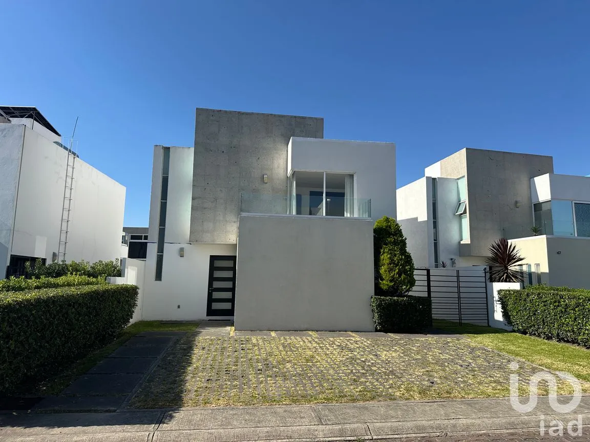 Casa en Renta en San Miguel Totocuitlapilco, Metepec, México | NEX-261711 | iad México | Foto 2 de 23