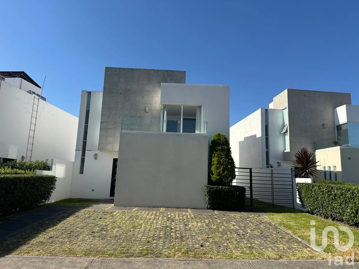 Casa en Renta en San Miguel Totocuitlapilco, Metepec, México | NEX-261711 | iad México | Foto 3 de 23