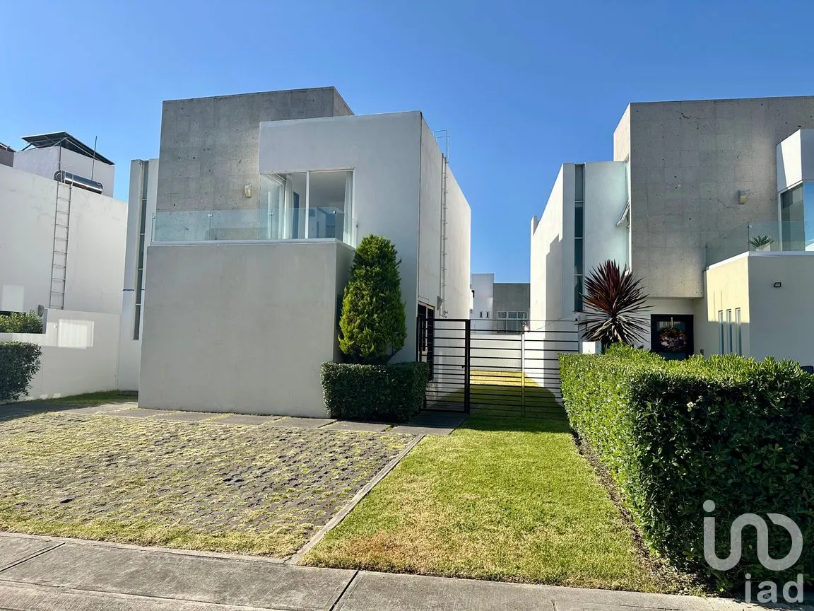 Casa en Renta en San Miguel Totocuitlapilco, Metepec, México | NEX-261711 | iad México | Foto 1 de 23