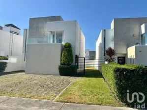 NEX-261711 - Casa en Renta, con 3 recamaras, con 2 baños, con 151 m2 de construcción en San Miguel Totocuitlapilco, CP 52143, México.