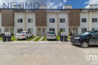 NEX-48449 - Casa en Venta, con 3 recamaras, con 4 baños, con 118 m2 de construcción en Jardines del Sur, CP 77536, Quintana Roo.