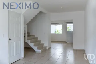 NEX-48707 - Casa en Renta, con 3 recamaras, con 4 baños, con 118 m2 de construcción en Jardines del Sur, CP 77536, Quintana Roo.