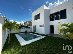 NEX-173973 - Casa en Venta, con 3 recamaras, con 3 baños, con 224 m2 de construcción.