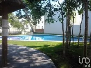 NEX-45975 - Casa en Renta, con 3 recamaras, con 2 baños, con 100 m2 de construcción en Palmas II, CP 77714, Quintana Roo.