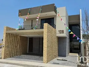 NEX-242082 - Casa en Venta, con 3 recamaras, con 3 baños, con 287 m2 de construcción en Cerro Prieto, CP 76227, Querétaro.