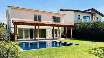 NEX-248452 - Casa en Venta, con 4 recamaras, con 5 baños, con 370 m2 de construcción en Paraíso Country Club, CP 62766, Morelos.