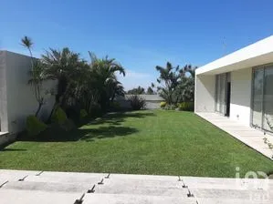 NEX-60616 - Casa en Renta, con 3 recamaras, con 4 baños, con 350 m2 de construcción en Jardines de Ahuatepec, CP 62305, Morelos.