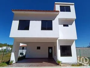 NEX-283349 - Casa en Venta, con 4 recamaras, con 5 baños, con 283 m2 de construcción en Fátima, CP 29264, Chiapas.