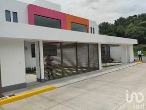 NEX-176047 - Casa en Venta, con 3 recamaras, con 2 baños, con 250 m2 de construcción.