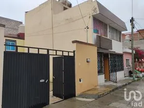 NEX-234682 - Casa en Venta, con 5 recamaras, con 2 baños, con 300 m2 de construcción.