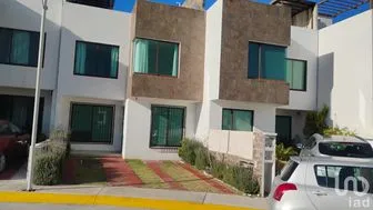 NEX-242074 - Casa en Renta, con 3 recamaras, con 3 baños, con 144 m2 de construcción.