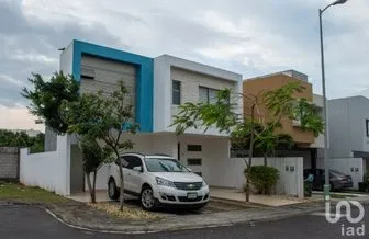 NEX-261007 - Casa en Venta, con 3 recamaras, con 2 baños, con 230 m2 de construcción en Lomas de la Rioja, CP 95266, Veracruz de Ignacio de la Llave.