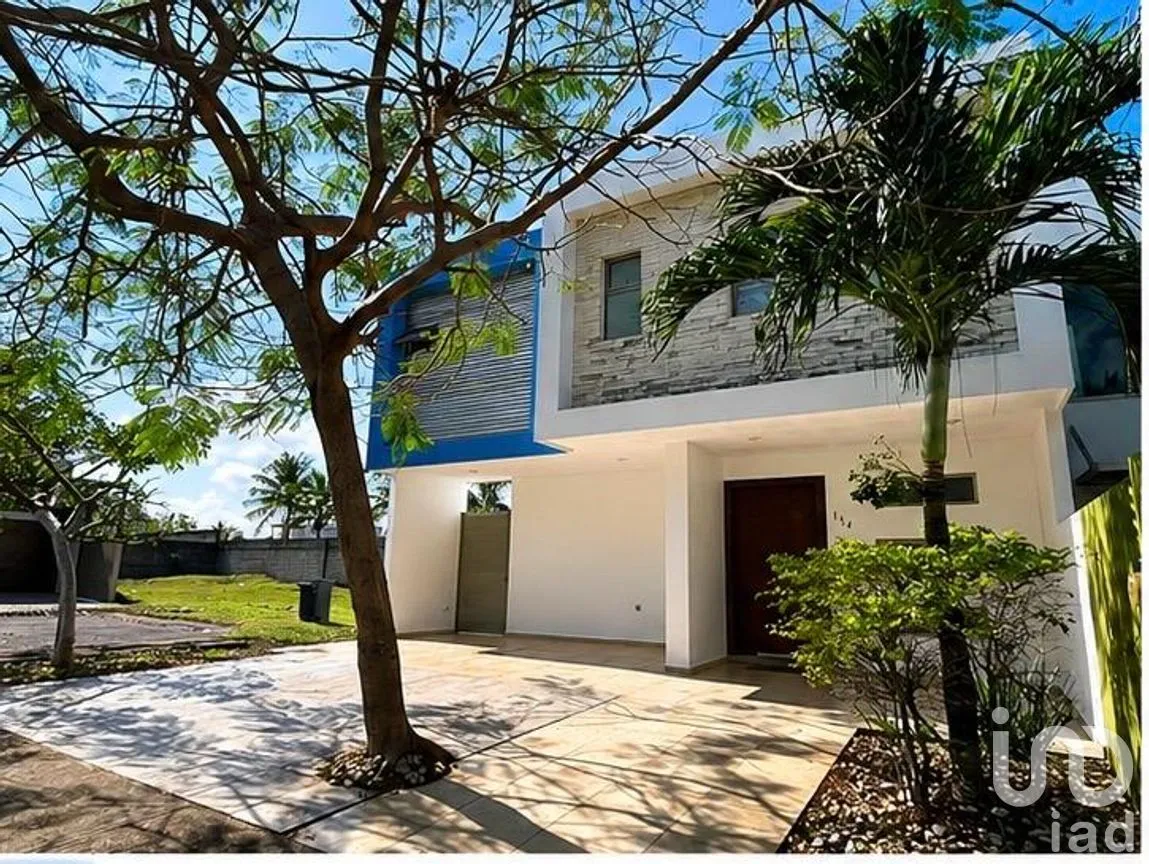 Casa en Venta en Lomas de la Rioja, Alvarado, Veracruz de Ignacio de la Llave | NEX-300212 | iad México | Foto 1 de 17