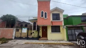 NEX-196339 - Casa en Venta, con 3 recamaras, con 2 baños, con 153 m2 de construcción.