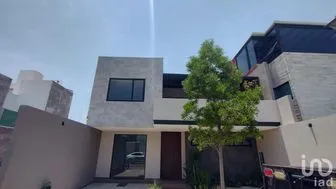 NEX-204932 - Casa en Venta, con 3 recamaras, con 3 baños, con 230 m2 de construcción.