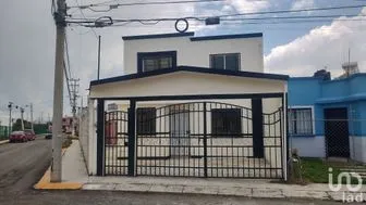 NEX-205896 - Casa en Venta, con 4 recamaras, con 2 baños, con 90 m2 de construcción.