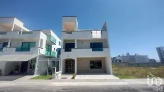 NEX-234853 - Casa en Venta, con 4 recamaras, con 2 baños, con 202 m2 de construcción.