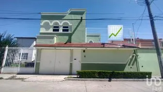 NEX-234854 - Casa en Venta, con 4 recamaras, con 3 baños, con 229 m2 de construcción.