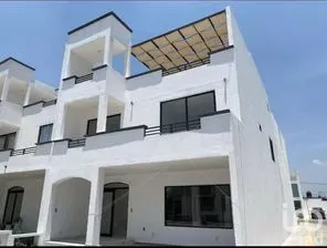 NEX-234989 - Casa en Venta, con 3 recamaras, con 3 baños, con 213 m2 de construcción.