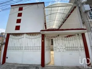 NEX-249836 - Casa en Venta, con 5 recamaras, con 2 baños, con 160 m2 de construcción.