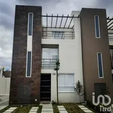 NEX-52135 - Casa en Venta, con 3 recamaras, con 2 baños, con 120 m2 de construcción.