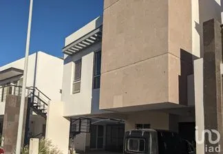 NEX-237800 - Casa en Venta, con 3 recamaras, con 2 baños, con 175 m2 de construcción.