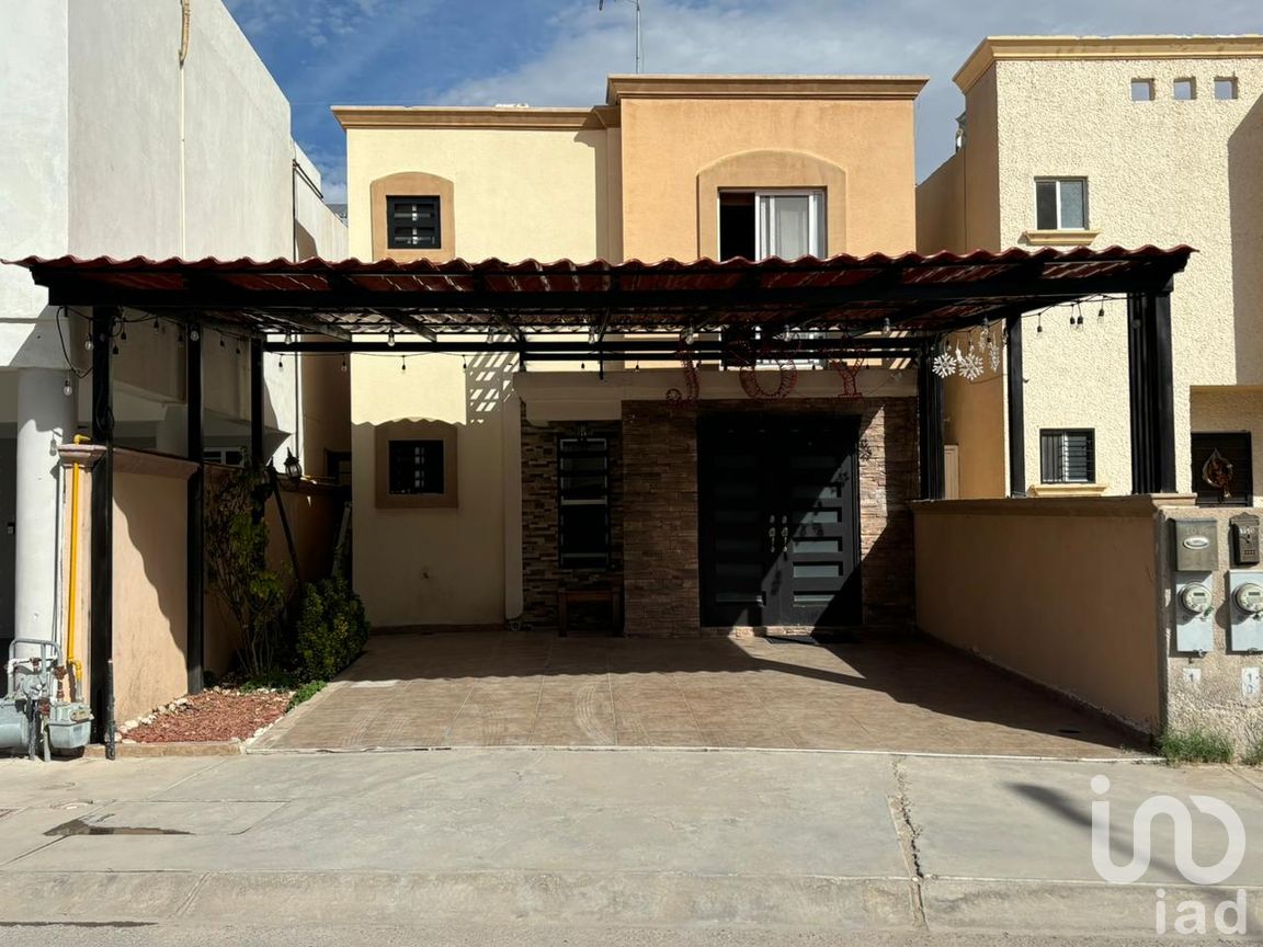 Casa en Fracc. Privado Santa Clara · Cd. Juárez