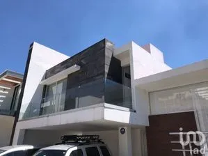 NEX-206667 - Casa en Venta, con 4 recamaras, con 4 baños, con 531 m2 de construcción.