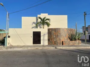 NEX-149147 - Casa en Renta, con 3 recamaras, con 5 baños, con 299 m2 de construcción en Miguel Alemán, CP 97148, Yucatán.