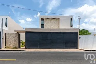 NEX-179683 - Casa en Venta, con 3 recamaras, con 4 baños, con 280 m2 de construcción en Montebello, CP 97113, Yucatán.
