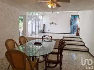 NEX-196782 - Casa en Renta, con 2 recamaras, con 1 baño, con 100 m2 de construcción en Jesús Carranza, CP 97109, Yucatán.