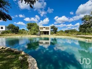 NEX-214727 - Casa en Venta, con 4 recamaras, con 3 baños, con 258 m2 de construcción en Tamanché, CP 97304, Yucatán.