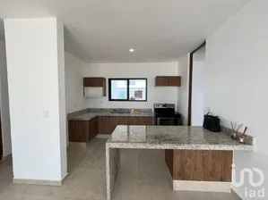NEX-242757 - Casa en Renta, con 3 recamaras, con 3 baños, con 146 m2 de construcción en Cholul, CP 97305, Yucatán.