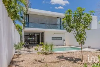 NEX-247473 - Casa en Venta, con 3 recamaras, con 4 baños, con 317 m2 de construcción.