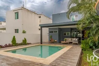NEX-253468 - Casa en Venta, con 4 recamaras, con 4 baños, con 302 m2 de construcción.