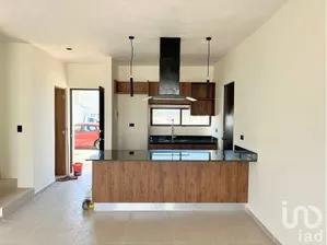 NEX-256285 - Casa en Venta, con 2 recamaras, con 2 baños, con 92 m2 de construcción en Tixcacal Opichen, CP 97249, Yucatán.