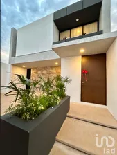 NEX-289639 - Casa en Venta, con 3 recamaras, con 3 baños, con 199 m2 de construcción.