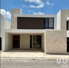 NEX-290043 - Casa en Venta, con 3 recamaras, con 3 baños, con 348 m2 de construcción en Cholul, CP 97305, Yucatán.