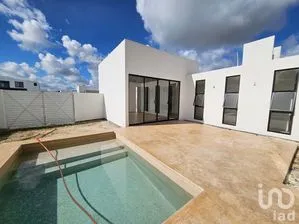 NEX-59007 - Casa en Venta, con 4 recamaras, con 4 baños, con 210 m2 de construcción.