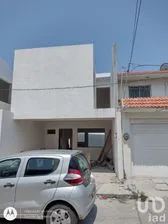 NEX-147777 - Casa en Venta, con 3 recamaras, con 2 baños, con 135 m2 de construcción.