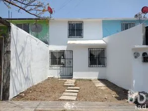 NEX-198385 - Casa en Venta, con 2 recamaras, con 1 baño, con 60 m2 de construcción.