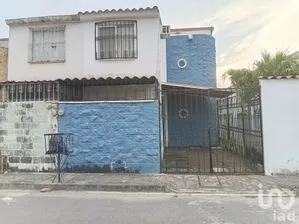 NEX-298040 - Casa en Renta, con 3 recamaras, con 2 baños, con 110 m2 de construcción.